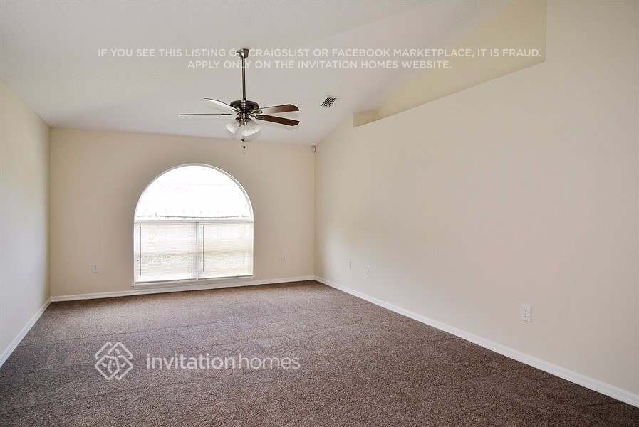 Building Photo - 420 NW Byron St