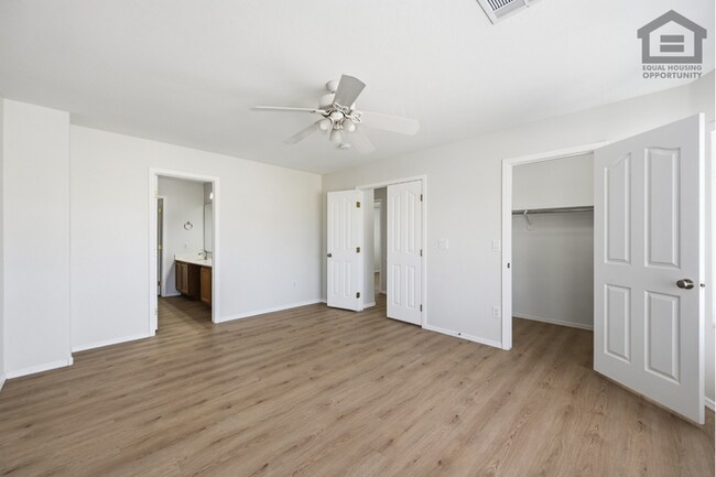 Building Photo - 4Bed + OFFICE + LOFT in Peoria! Ready for Immediate Move-In! -- FULLY REMODELED!
