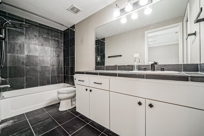 Building Photo - 17 Waugh Dr