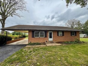 Building Photo - 8861 Pat's Ln