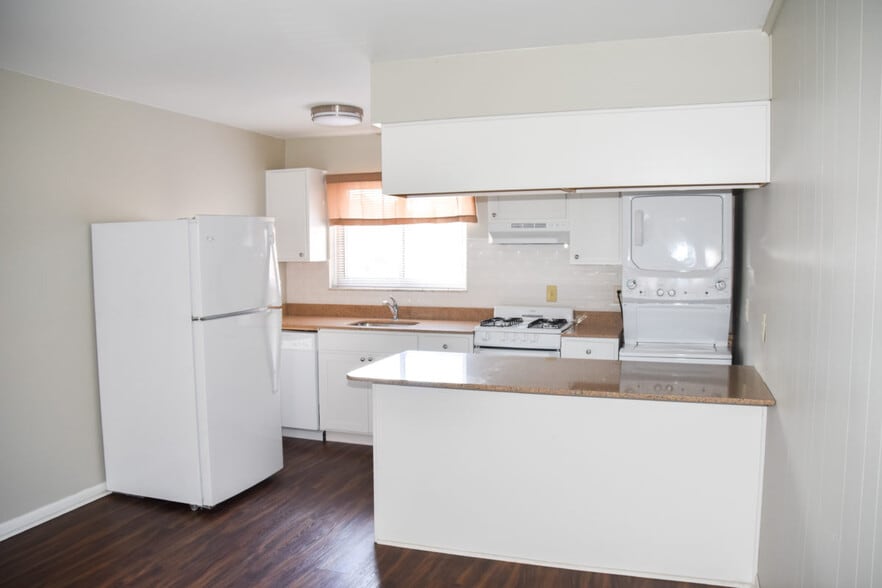 Building Photo - 134 W 9th Ave