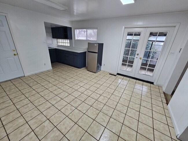 Building Photo - 128-130 Arletta