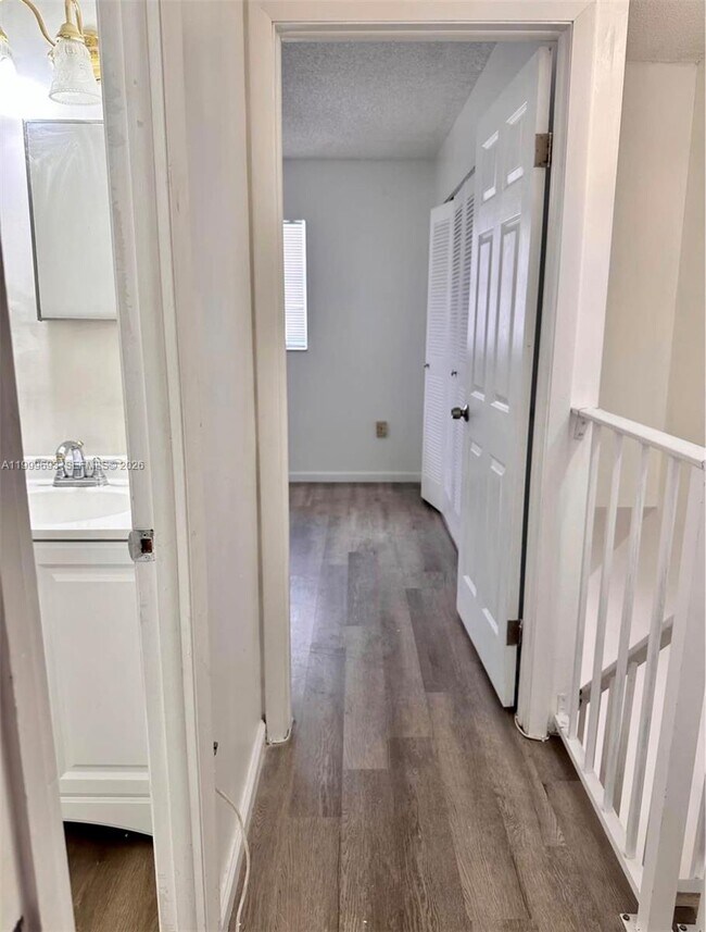 Building Photo - 1460 W 41st St