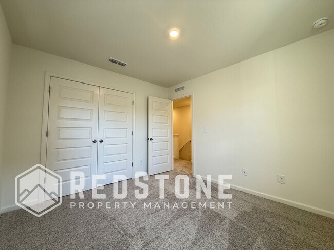 Building Photo - 194 Parker Ln