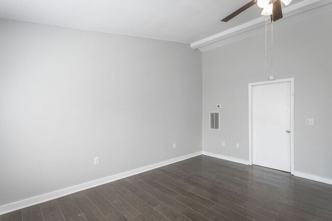 Building Photo - 100 Creeks Bend Dr