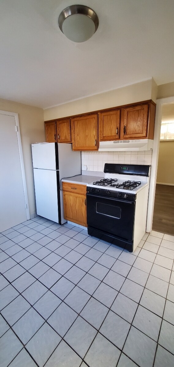 Building Photo - 2532 S Williams St