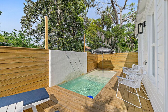 Building Photo - 90 De Haven St