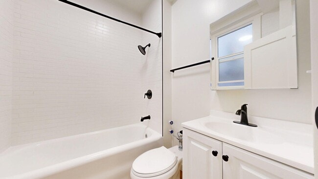 Building Photo - 1047 Bush St