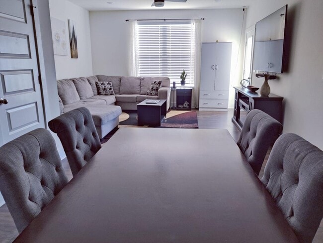 Building Photo - 4 Bedroom Townhome for Rent Apex