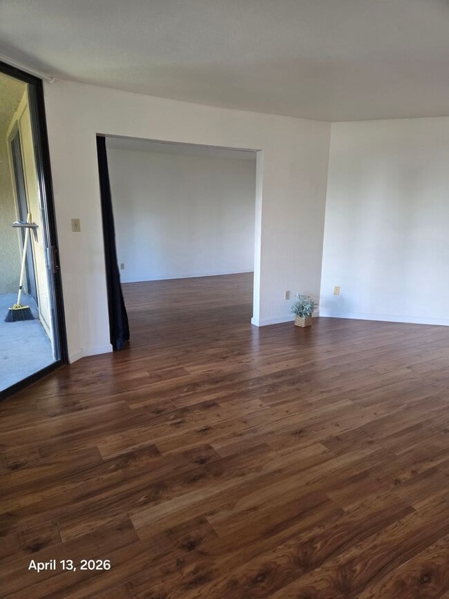 Building Photo - Spacious Downtown Sacramento Condo