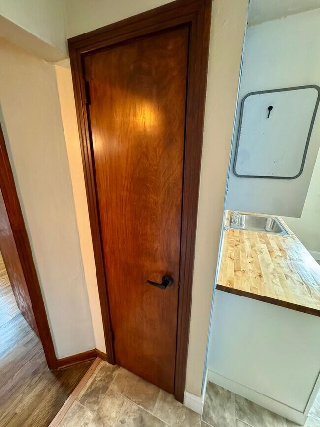Building Photo - Charming 2-Bed 1-Bath Home in Avalon!