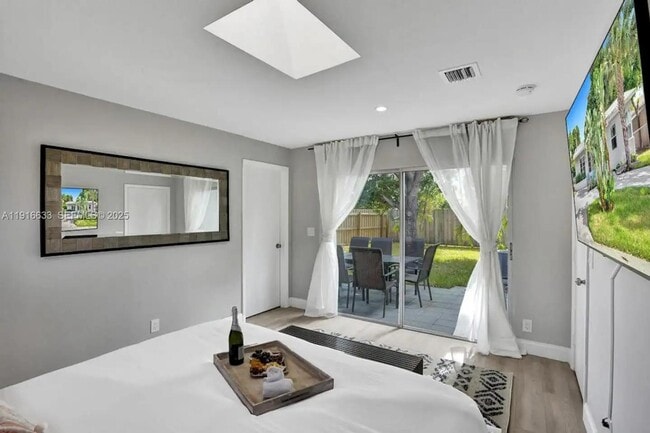 Building Photo - 1573 NE 30th Ct