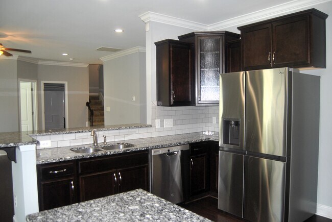 Building Photo - 5797 Highland Grove Dr