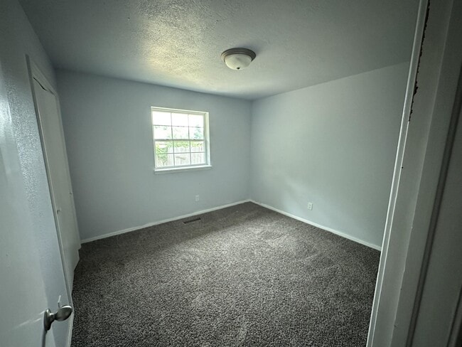 Building Photo - 1912 N Moulton Ct