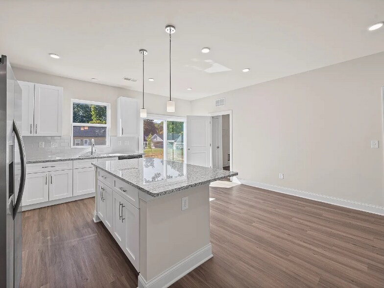 Building Photo - 305 Walker St