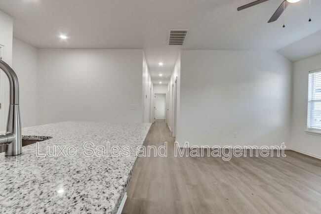 Building Photo - 11613 Mackenzie Wy