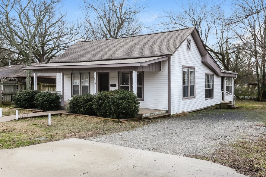 Building Photo - 318 W 50th St