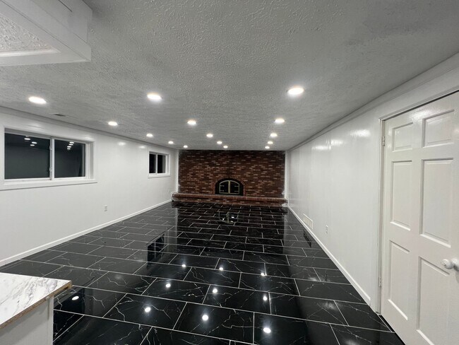 Building Photo - 43309 Westview Dr