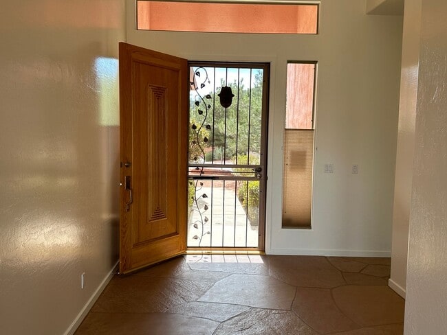 Building Photo - HOUSE - SEDONA - 4 BEDROOM HOME