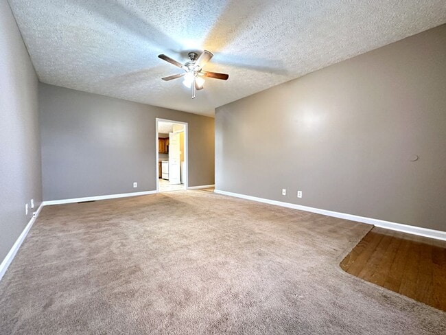 Building Photo - Single-Family in Oak Grove, KY--Deck and L...