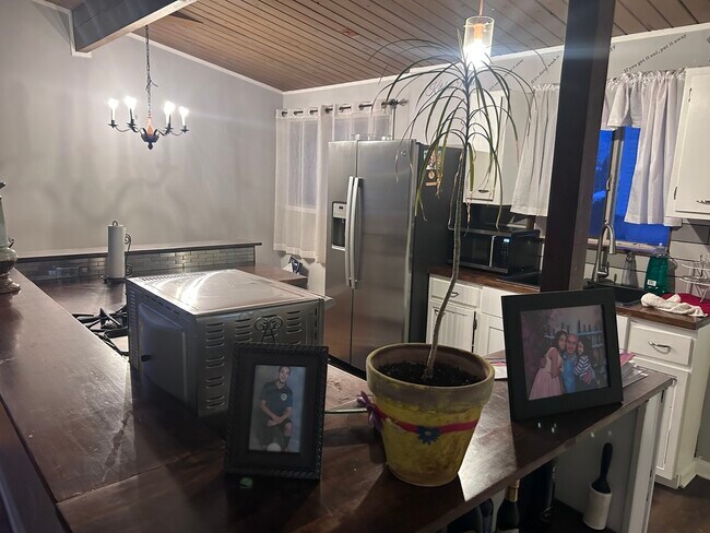 Building Photo - 233 Natoma Ave