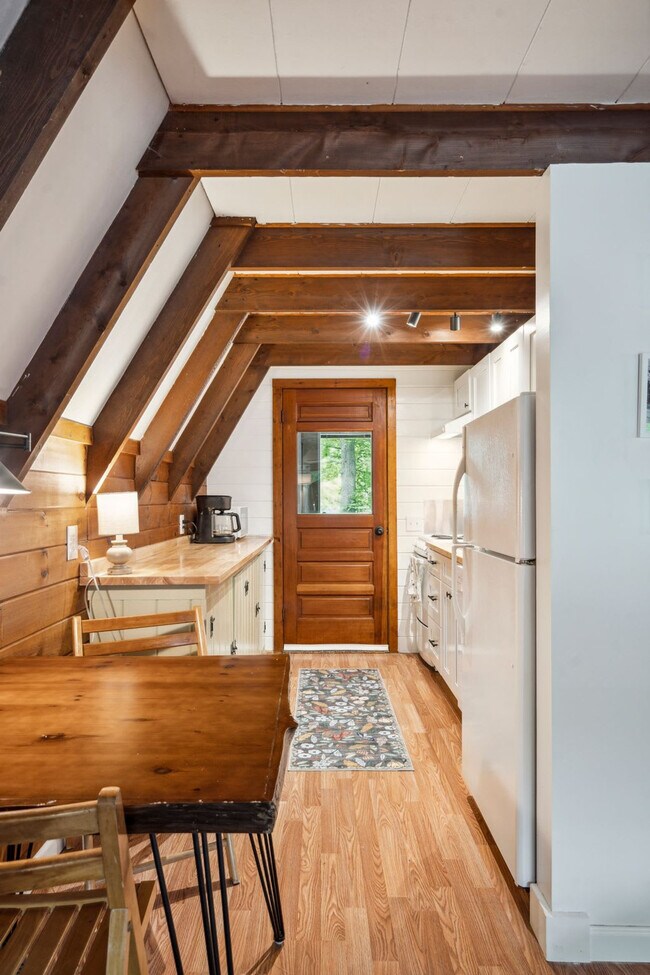 Building Photo - 51 Lake Pines Cir