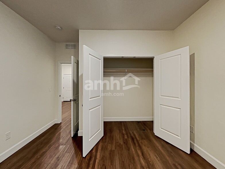 Building Photo - 5100 W Bellevue St