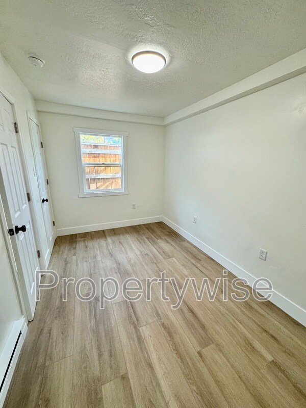 Building Photo - 420 20th St