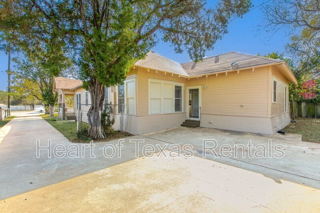 Building Photo - 609 Herring Ave