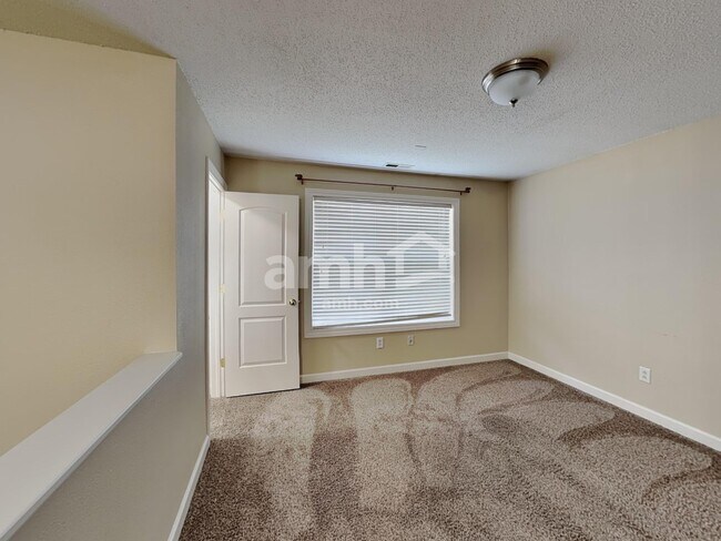 Building Photo - 5647 James Blair Dr