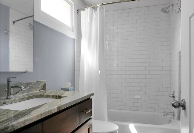 Building Photo - 29 Kennedy St