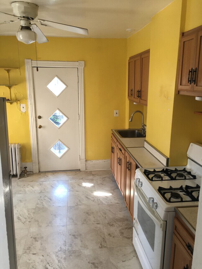 Building Photo - 219 C St NE