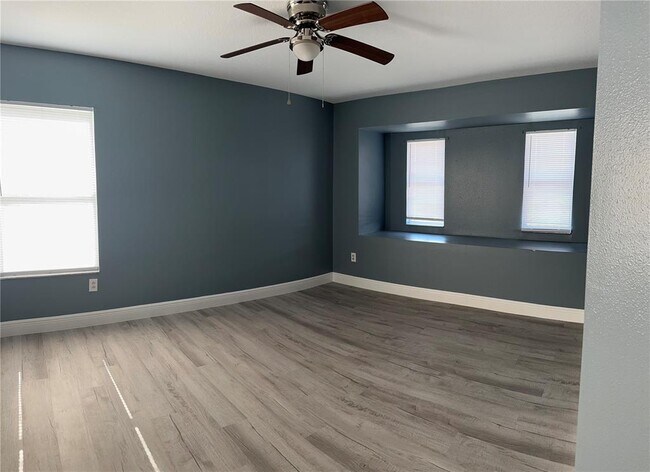 Building Photo - 545 1st Cape Coral Dr