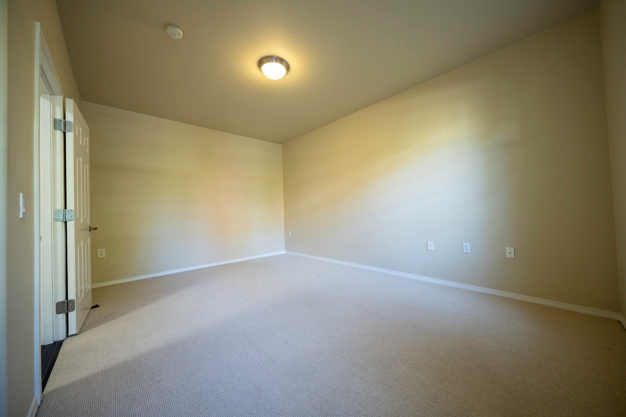 Ground floor bedroom 1 - 4828 SE Teakwood St