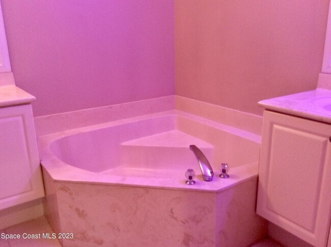 Building Photo - 812 Middleton Dr SW