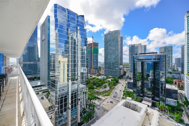 Building Photo - 1200 Brickell Bay Dr