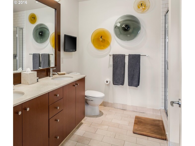 Building Photo - 1025 NW Couch St