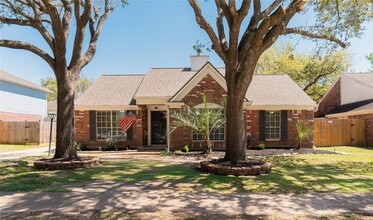 Building Photo - Spring Forest Drive, Pearland, TX 77584 - 3 BR 2 BA single-family home