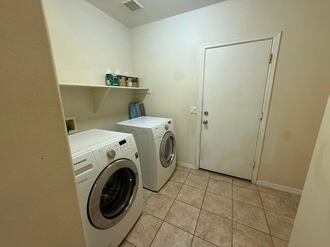 Building Photo - 432 W Carob Dr