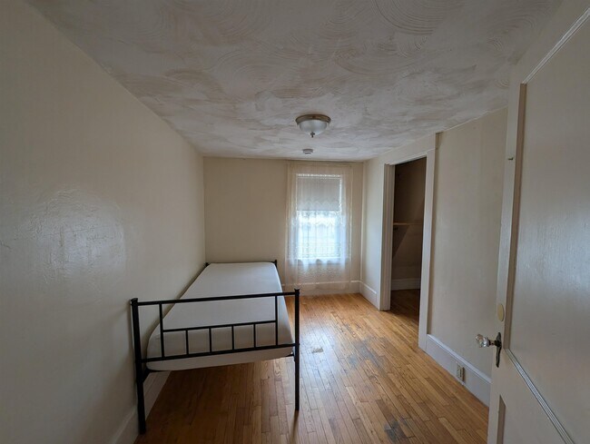 Building Photo - 30 Pleasant St