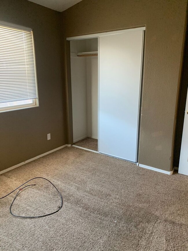 Building Photo - 4 Bedroom - 2 bath - Single Family Home in...