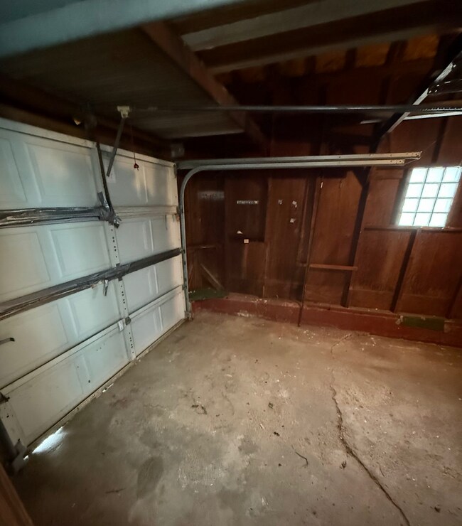 Building Photo - 608 Schuyler Dr