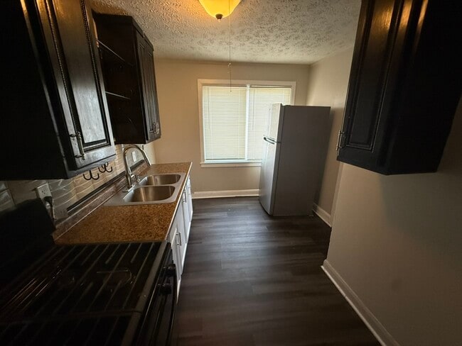 Building Photo - 1729 Shawnee Ave SE