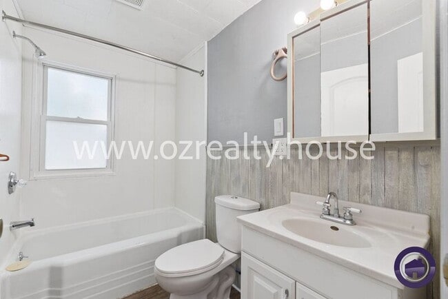 Building Photo - 123 S Masters Ct