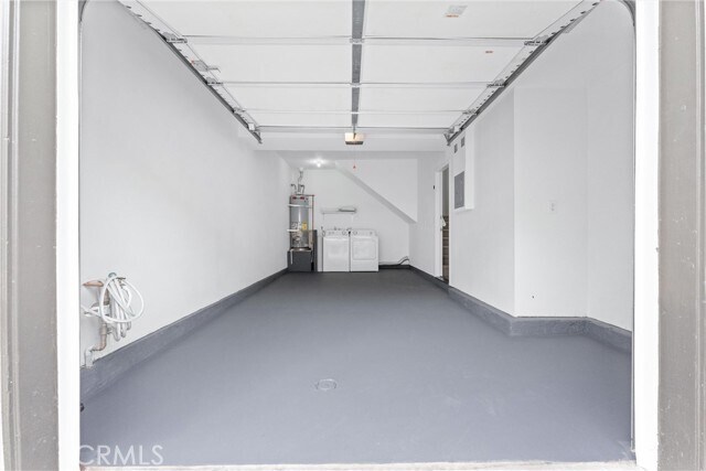 Building Photo - 23 Anana