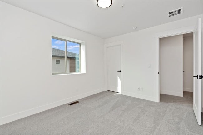 Building Photo - BRAND NEW 3 bed 3.5 bath townhouse