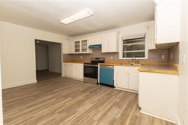 Building Photo - 59086 Dogwood Ln