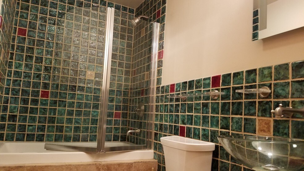 Building Photo - 420 W Aldine Ave