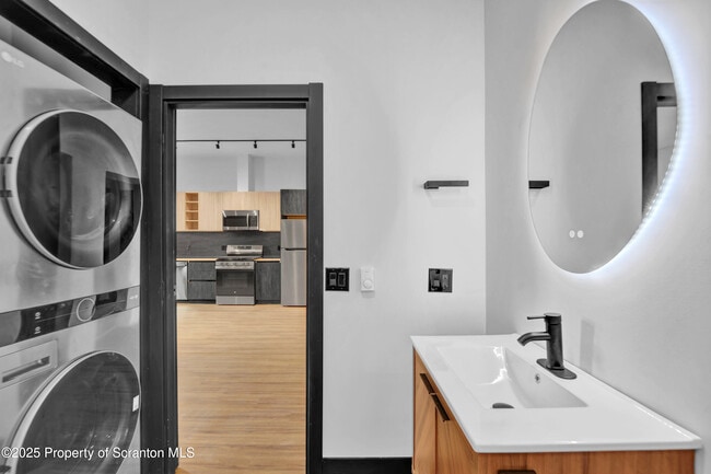 Building Photo - 117 Penn Ave