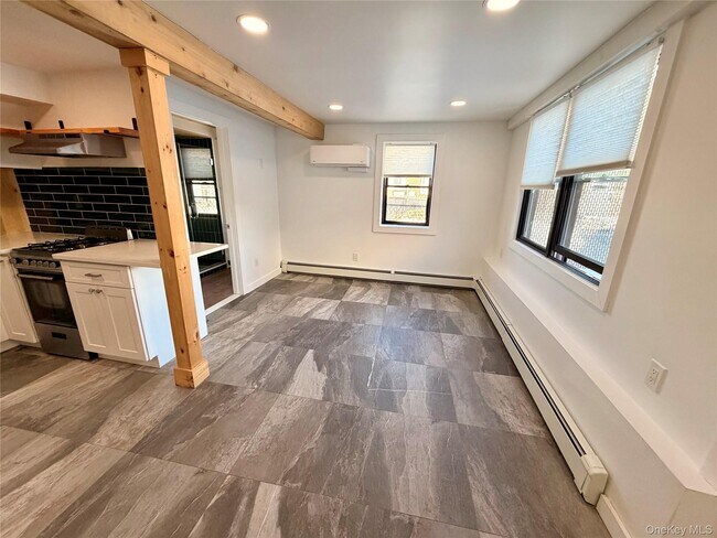 Building Photo - 116 E Main St